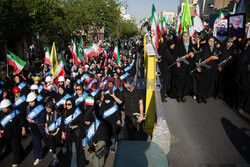 Tysiące dziewcząt na ulicach Teheranu z okazji rocznicy urodzin Hazrat Masumy