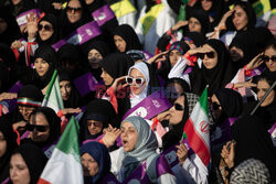 Tysiące dziewcząt na ulicach Teheranu z okazji rocznicy urodzin Hazrat Masumy