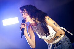 Koncert Cary Delevingne w Paryżu