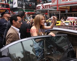 Jennifer Lopez odsłania billboard Be Extraordinary