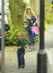 Gwyneth Paltrow z dziećmi na spacerze
