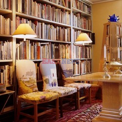 Dom znanego projektanta ze wspaniałą biblioteką -Andreas Von Einsiedel