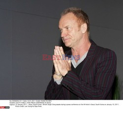 Sting przed koncertem w Seulu