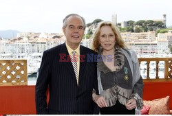 Cannes - Faye Dunaway odznaczona orderem sztuki